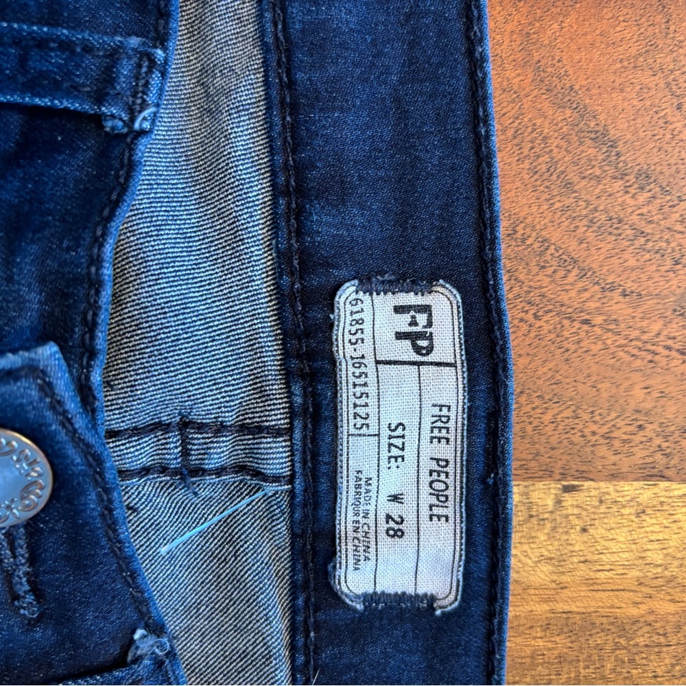 Free People We The Free "Dallas Flare" Jeans - Size 28 - Picture 4 of 8
